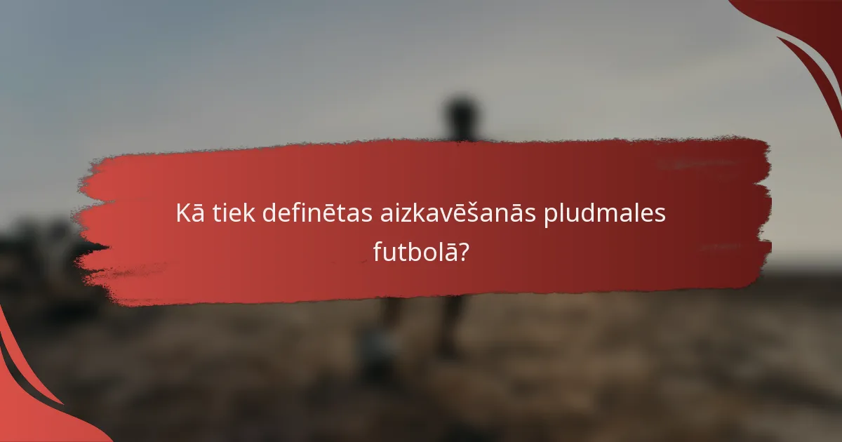 Kā tiek definētas aizkavēšanās pludmales futbolā?
